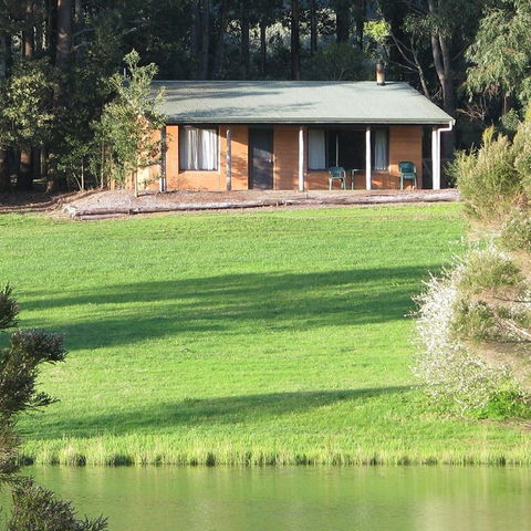 Pemberton Lake View Chalets - Holiday Jervis Bay 0