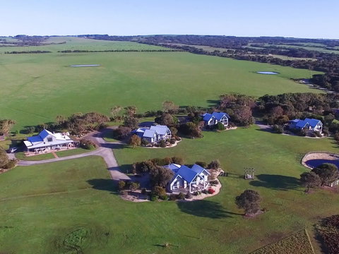 Bear Gully Coastal Cottages - Holiday Jervis Bay 0