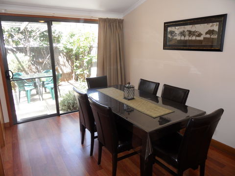 Adelaide Serviced Accommodation - Archer Townhouse - Holiday Jervis Bay 1