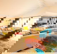 Canal Elegance in Yunderup - Holiday Jervis Bay