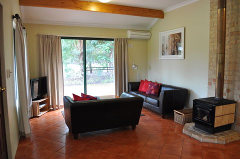 Karri Valley Chalets - Holiday Jervis Bay 1