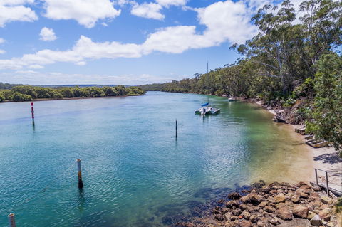 Metta At Myola, Stylish Cedar Beach House - Holiday Jervis Bay 2