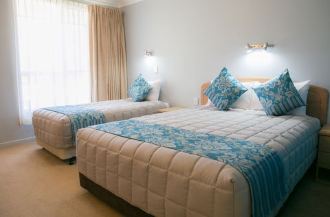 Gosford Palms Motor Inn - Holiday Jervis Bay 0