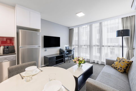 Meriton Suites Adelaide Street, Brisbane - Holiday Jervis Bay 2