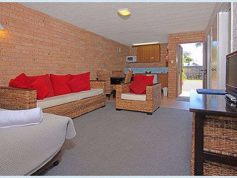 The Lodge Broulee - Holiday Jervis Bay 2
