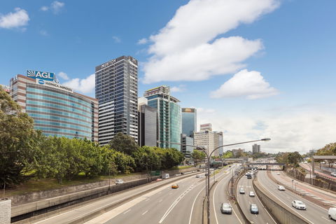 Meriton Suites North Sydney - Holiday Jervis Bay 0