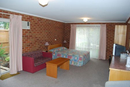 Inverloch Central Motor Inn - Holiday Jervis Bay 3