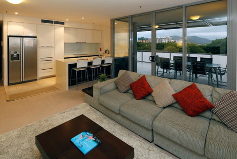 Cairns Luxury Apartments, Harbourlights Complex - Holiday Jervis Bay 6