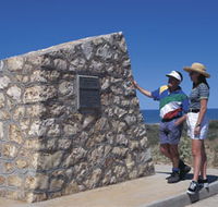 Potshot Monument - Holiday Jervis Bay