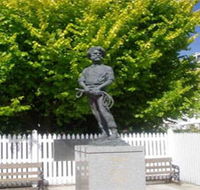 Alexander Cameron Statue - Holiday Jervis Bay