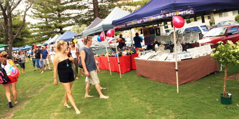 Broadbeach Beachfront Markets - Holiday Jervis Bay 6