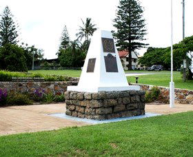 Dunwich War Memorial - Holiday Jervis Bay 0