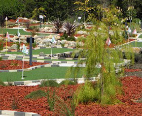18 Hole Mini Golf - Club Husky - Holiday Jervis Bay 0