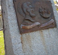 Thunderbolt's Statue and Constable Walker Memorial - Holiday Jervis Bay