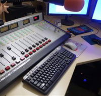 Peak Hill FM Community Radio Station - Holiday Jervis Bay