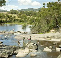 Polly McQuinns - Holiday Jervis Bay