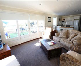 Keith Tulloch Wine - Holiday Jervis Bay 3