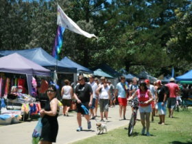 Broadbeach Art And Craft Markets - Holiday Jervis Bay 0