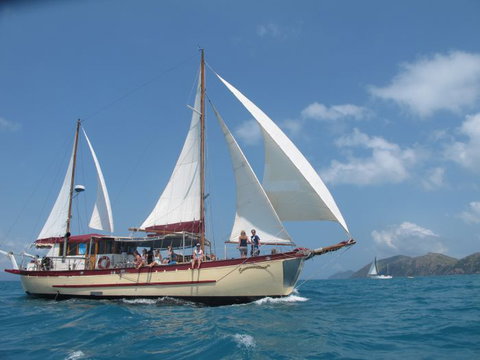 Adventure, Cruise, Dive And Outer Reef - Whitsundays Sailing Adventures - Holiday Jervis Bay 1