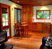Waterfall Hideout-Rainforest Cabin for Couples - Holiday Jervis Bay