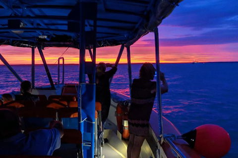 Tropical Light Tropical Bite - Twilight Cruise And CHOW Dinner - Holiday Jervis Bay 1