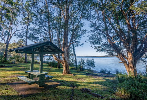 Queens Lake Picnic Area - Holiday Jervis Bay 0