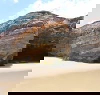 Shelley Caves - Holiday Jervis Bay