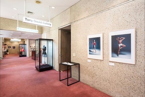 Tony Gould Gallery - Holiday Jervis Bay 0