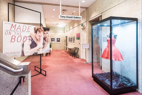 Tony Gould Gallery - Holiday Jervis Bay 1