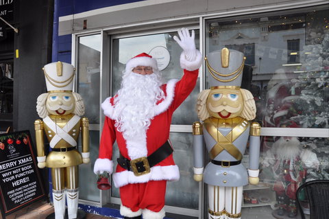 Mrs Claus And Santa - Holiday Jervis Bay 0