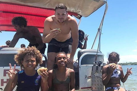 BBQ Boat Hire - Holiday Jervis Bay 1