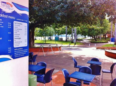 Harolds Seafood On The Strand - Holiday Jervis Bay 4