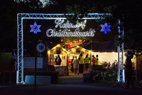 Hahndorf Christmas Market Walking Tours - Holiday Jervis Bay 0