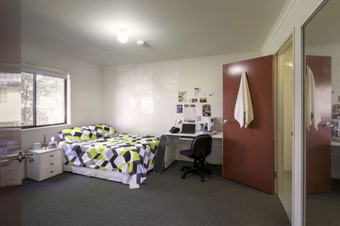 Macquarie University Village - Holiday Jervis Bay 3