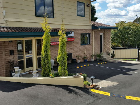 Hideaway Motor Inn Armidale - Holiday Jervis Bay 1