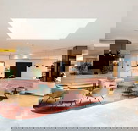 Novotel Sydney International Airport Hotel - Holiday Jervis Bay