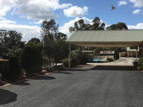 Tuckerbox Motor Inn - Holiday Jervis Bay 0