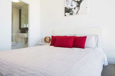 C3CBD Melbourne Apartment - Holiday Jervis Bay 6