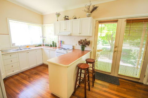 Harrietville Cottage - Holiday Jervis Bay 2