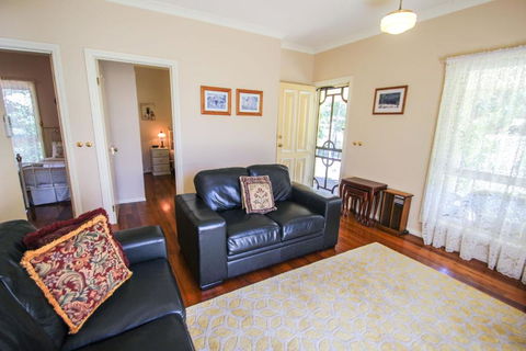 Harrietville Cottage - Holiday Jervis Bay 4