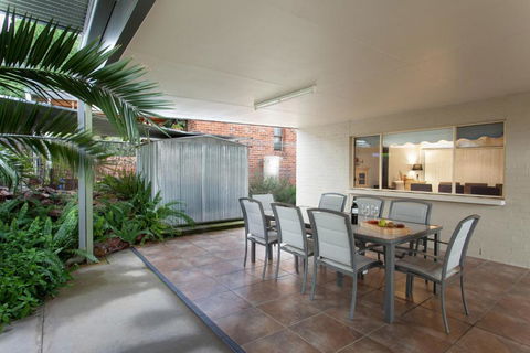 Rawsons Retreat Five Bedroom Home Walk CBD Includes Breakfast - Holiday Jervis Bay 1