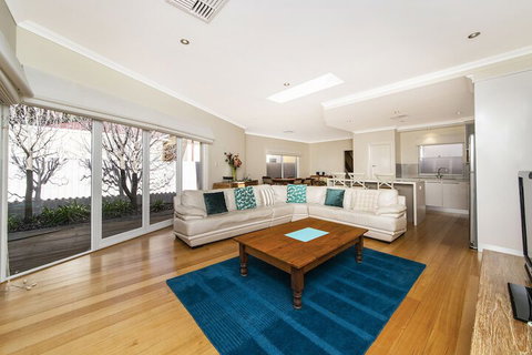 Inner Western Suburbs Retreat - Holiday Jervis Bay 7