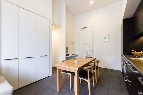 GEORGE, 1BDR North Melbourne Apartment - Holiday Jervis Bay 2