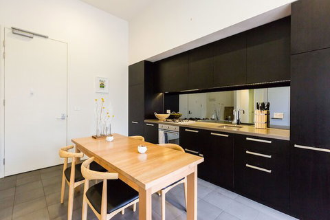 GEORGE, 1BDR North Melbourne Apartment - Holiday Jervis Bay 3