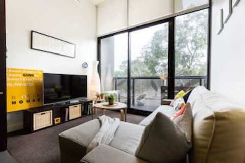 GEORGE, 1BDR North Melbourne Apartment - Holiday Jervis Bay 0