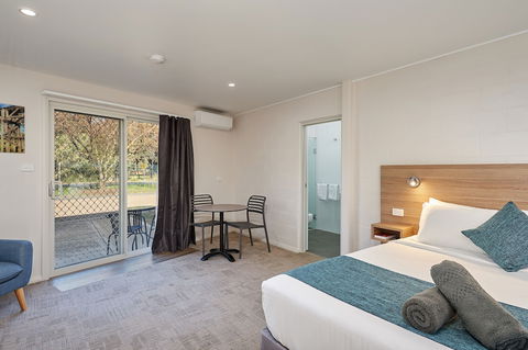 Gundagai Tourist Suites - Holiday Jervis Bay 2