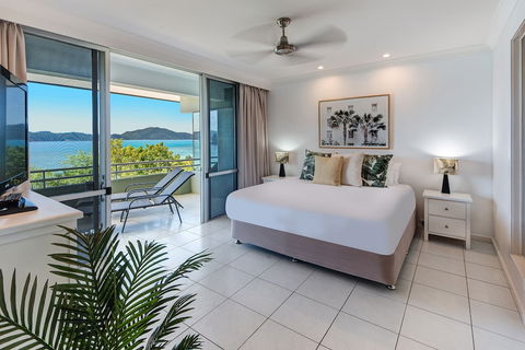 Lagoon 206 On Hamilton Island - Holiday Jervis Bay 4