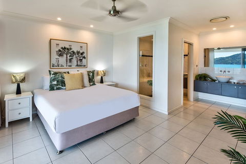 Lagoon 206 On Hamilton Island - Holiday Jervis Bay 1