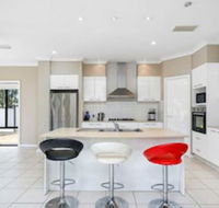 Central Gold Coast Large Modern Elevated Home - Holiday Jervis Bay