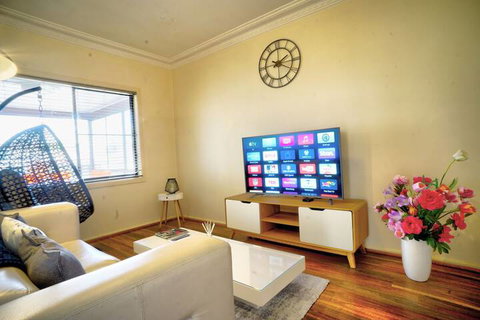 Wollongong Train Station Holiday House - Holiday Jervis Bay 3